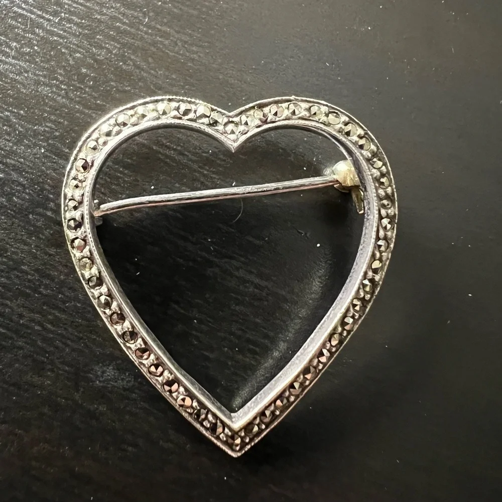 925 Sterling Silver Vintage Real Marcasite Gemstone Open Heart Pin Brooch
